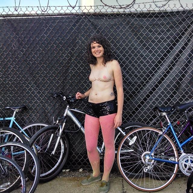 TaTa Top Free The Nipple Robyn Graves and Michelle Lytle, купальник имитирующий грудь