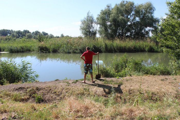 Российские дачники своими руками превратили поросший берег реки в пляж пляж своими руками, превратили берег реки в пляж