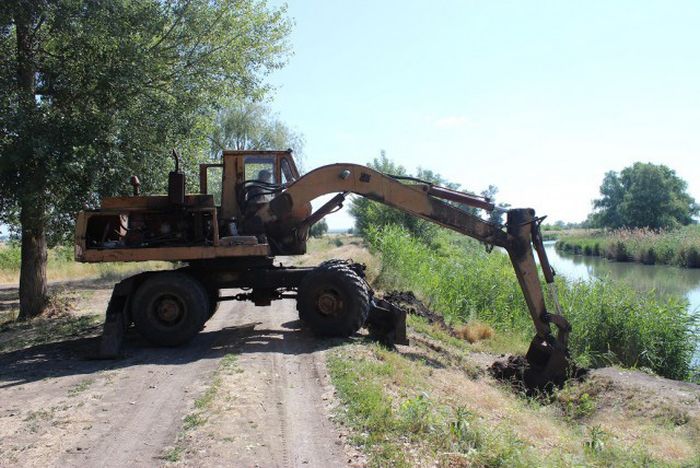 Российские дачники своими руками превратили поросший берег реки в пляж пляж своими руками, превратили берег реки в пляж
