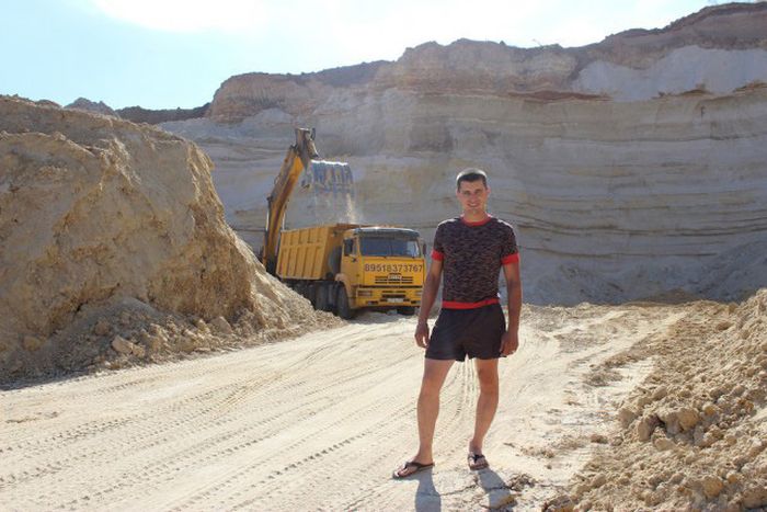 Российские дачники своими руками превратили поросший берег реки в пляж пляж своими руками, превратили берег реки в пляж