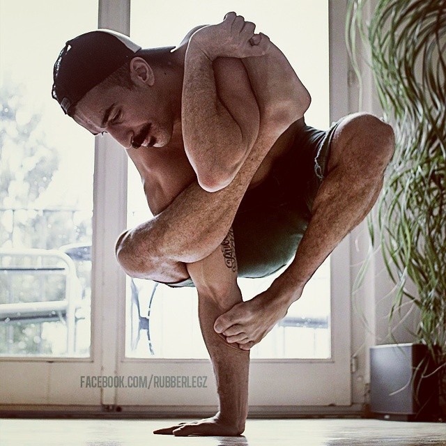 Рауф Ясит, Rauf Yasit, Резиновые ноги, Rubber Legz