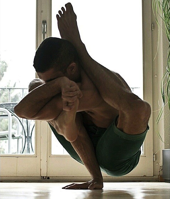 Рауф Ясит, Rauf Yasit, Резиновые ноги, Rubber Legz