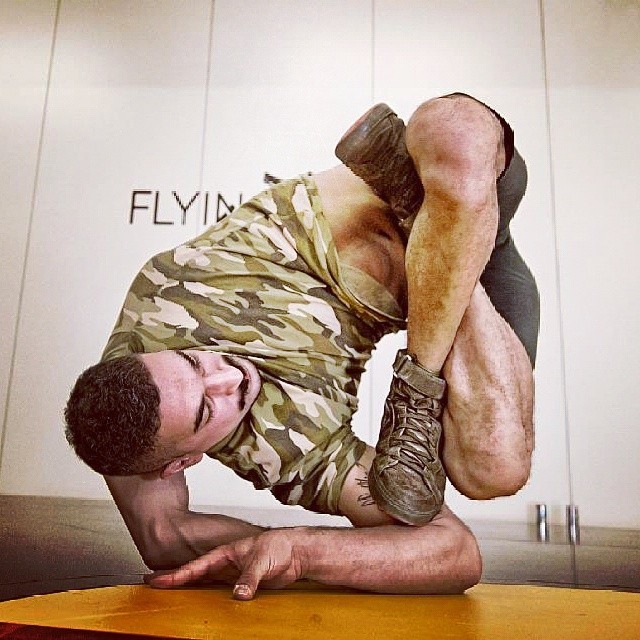 Рауф Ясит, Rauf Yasit, Резиновые ноги, Rubber Legz