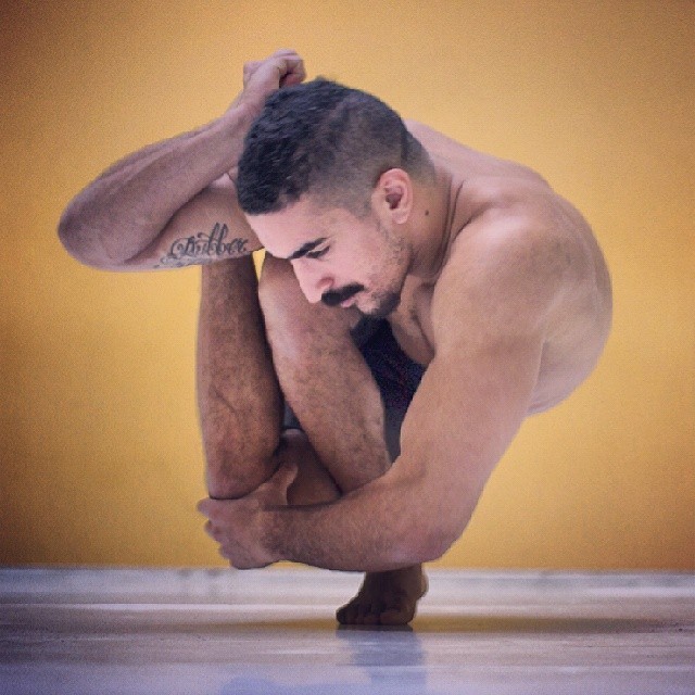 Рауф Ясит, Rauf Yasit, Резиновые ноги, Rubber Legz