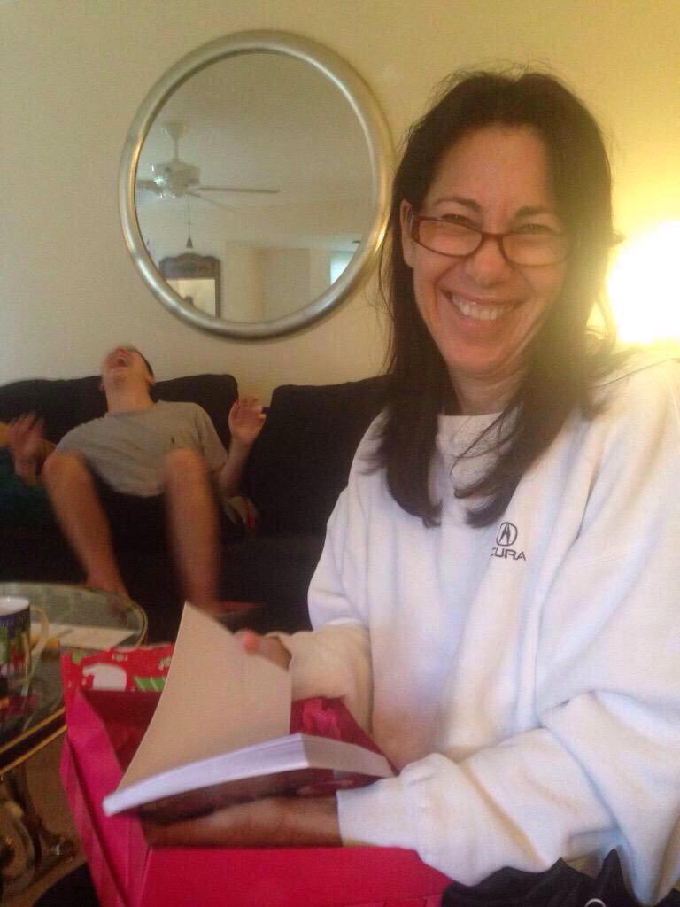 книга Секс после 40, дочка подарила на рождество Секс после 40, дочка разыграла маму на Рождество