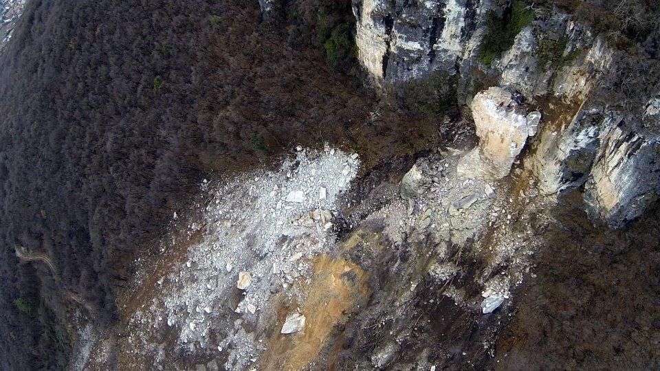 Обвал камней, уничтожил, ферма, в Италии, камнепад, Трамин, Термено, tramin, termeno