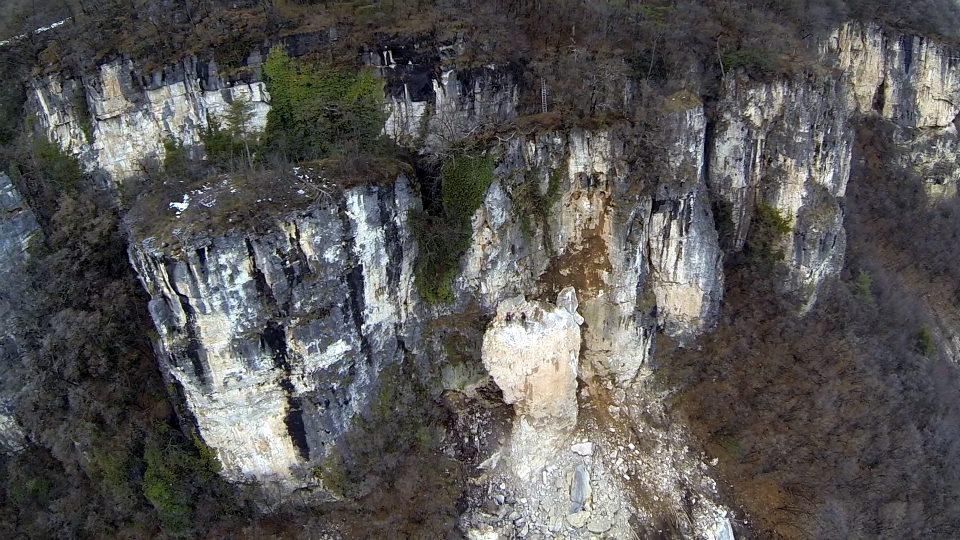 Обвал камней, уничтожил, ферма, в Италии, камнепад, Трамин, Термено, tramin, termeno