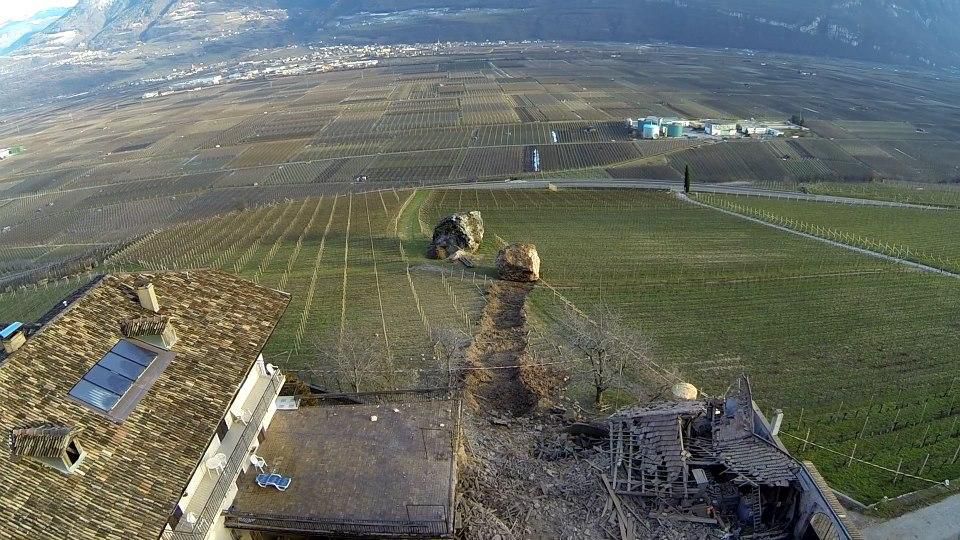 Обвал камней, уничтожил, ферма, в Италии, камнепад, Трамин, Термено, tramin, termeno