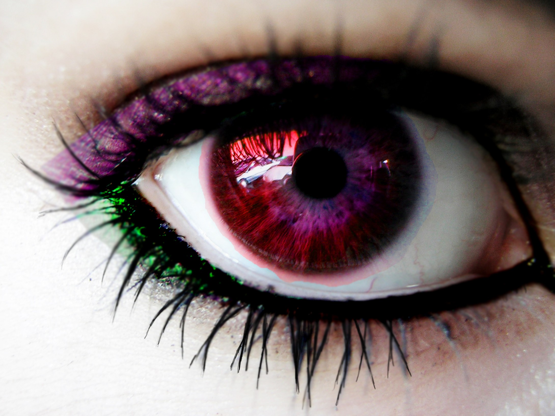 Красно фиолетовые глаза