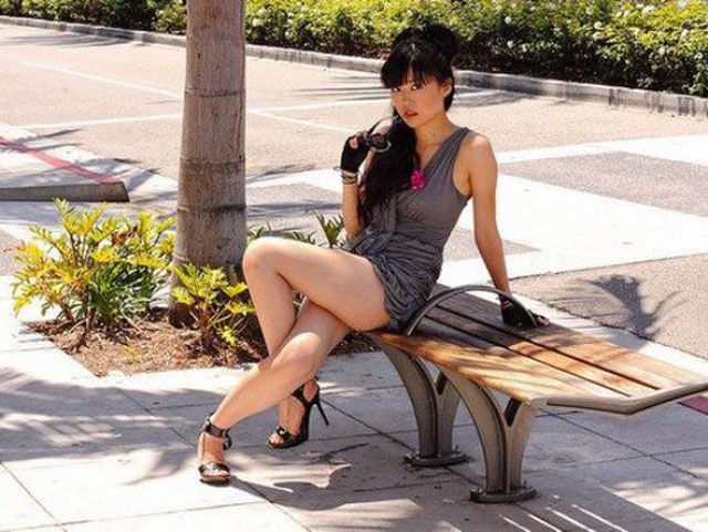 нелепые позы, дурацкие позы, нелепое позирование, девушки позируют глупо