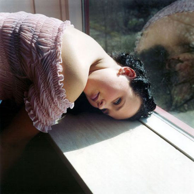 нелепые позы, дурацкие позы, нелепое позирование, девушки позируют глупо