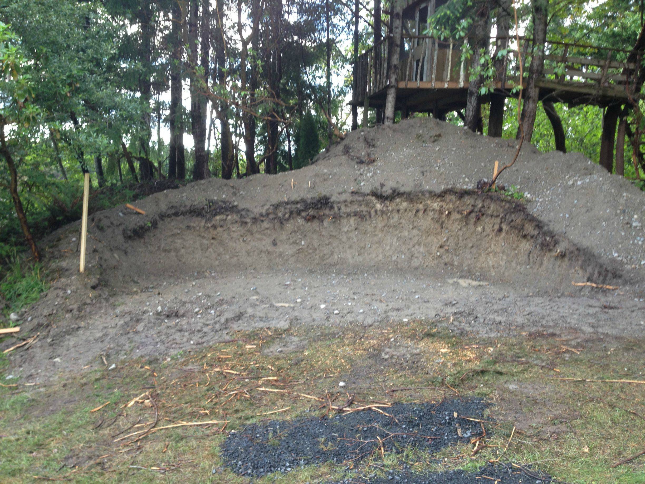 Купил до хоббита, построил домик хоббита, напился благотворительный вечер