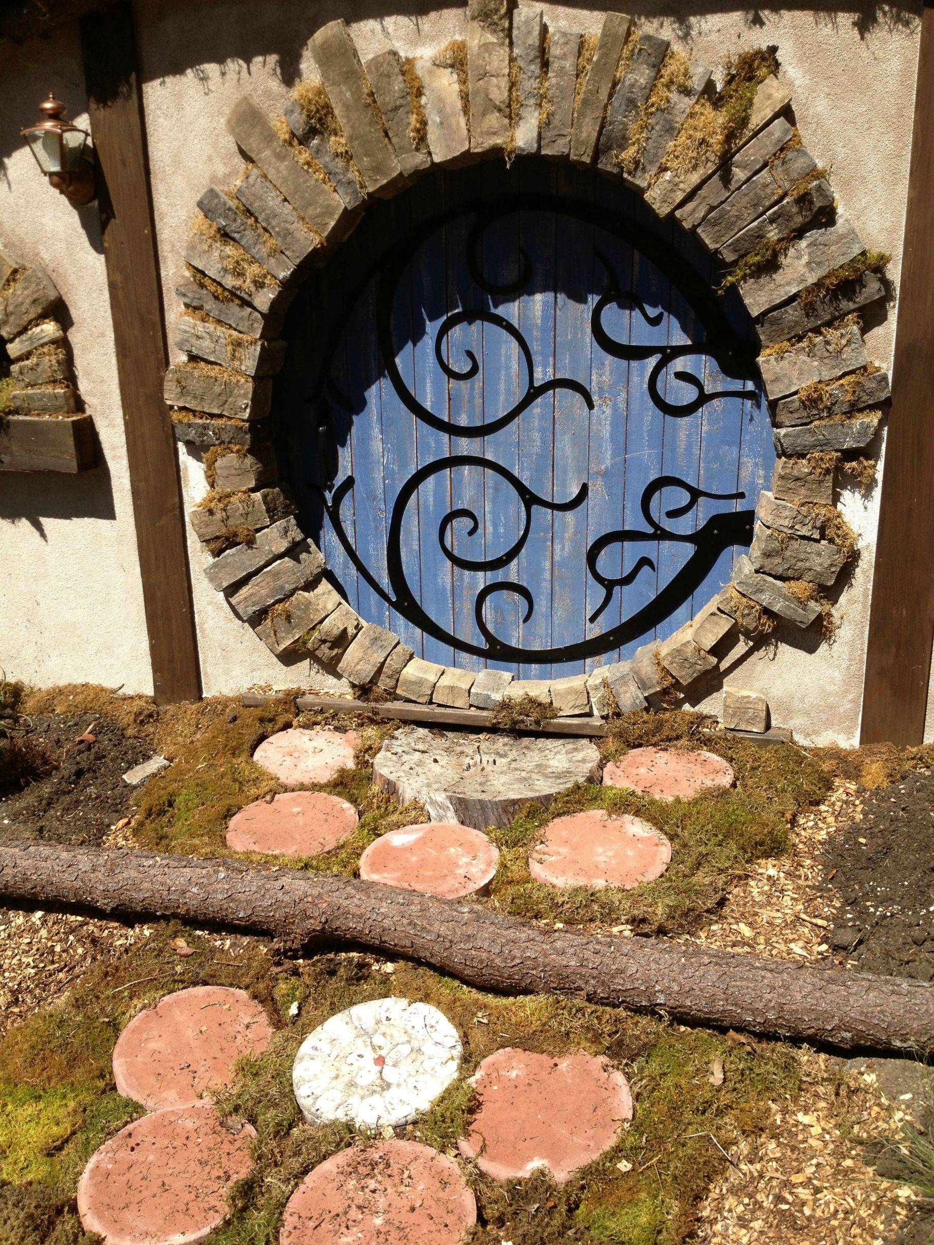 Купил до хоббита, построил домик хоббита, напился благотворительный вечер