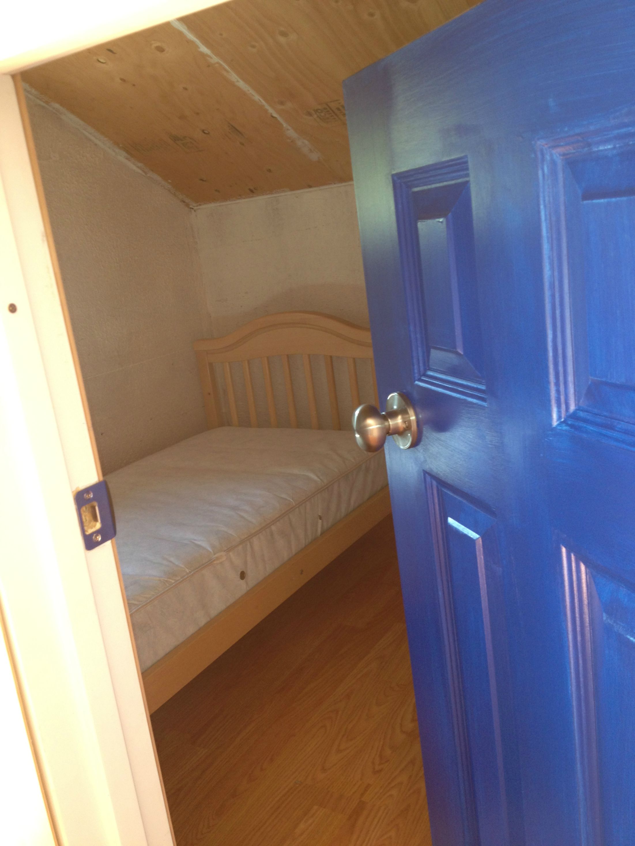 Купил до хоббита, построил домик хоббита, напился благотворительный вечер