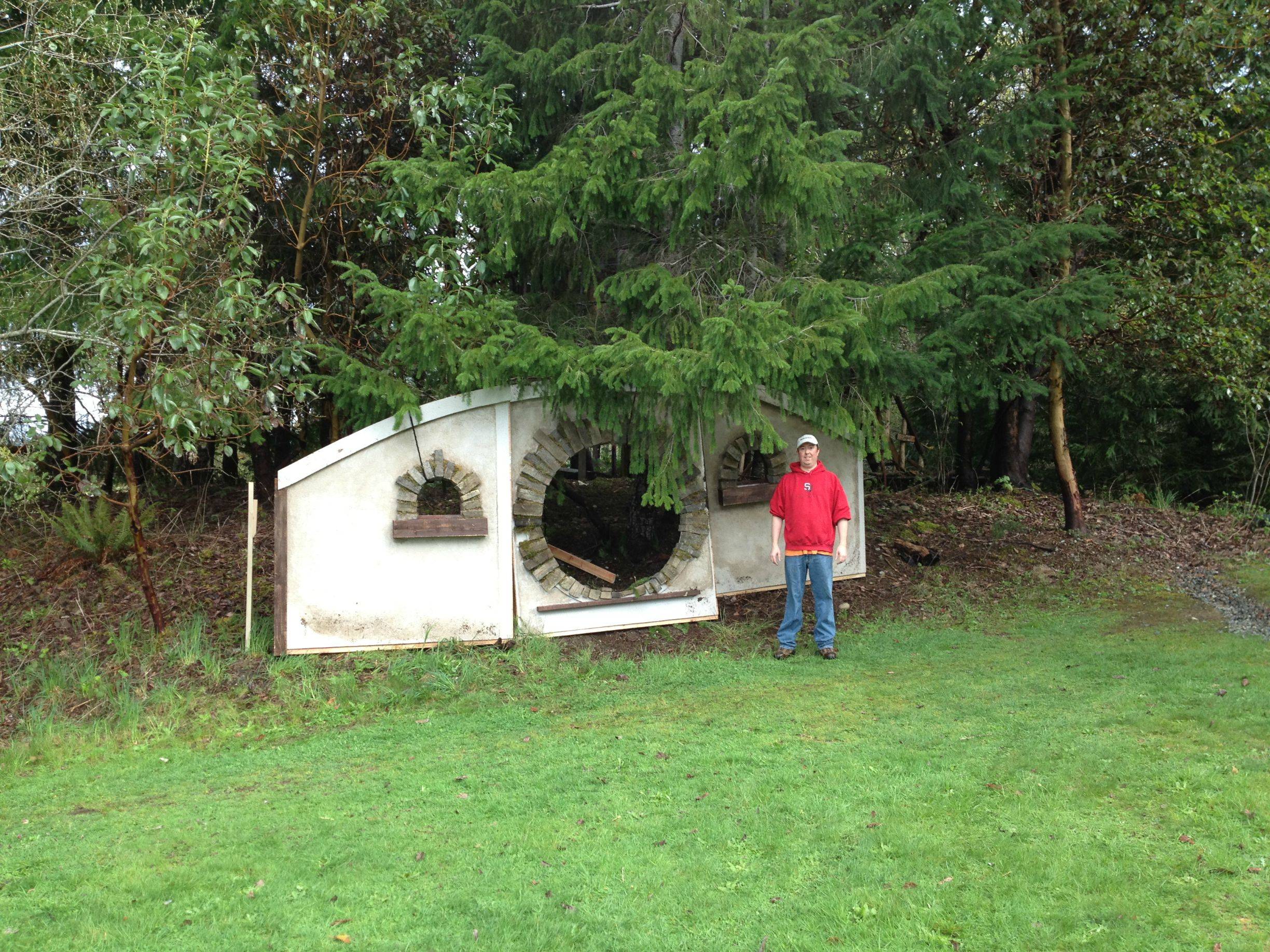 Купил до хоббита, построил домик хоббита, напился благотворительный вечер