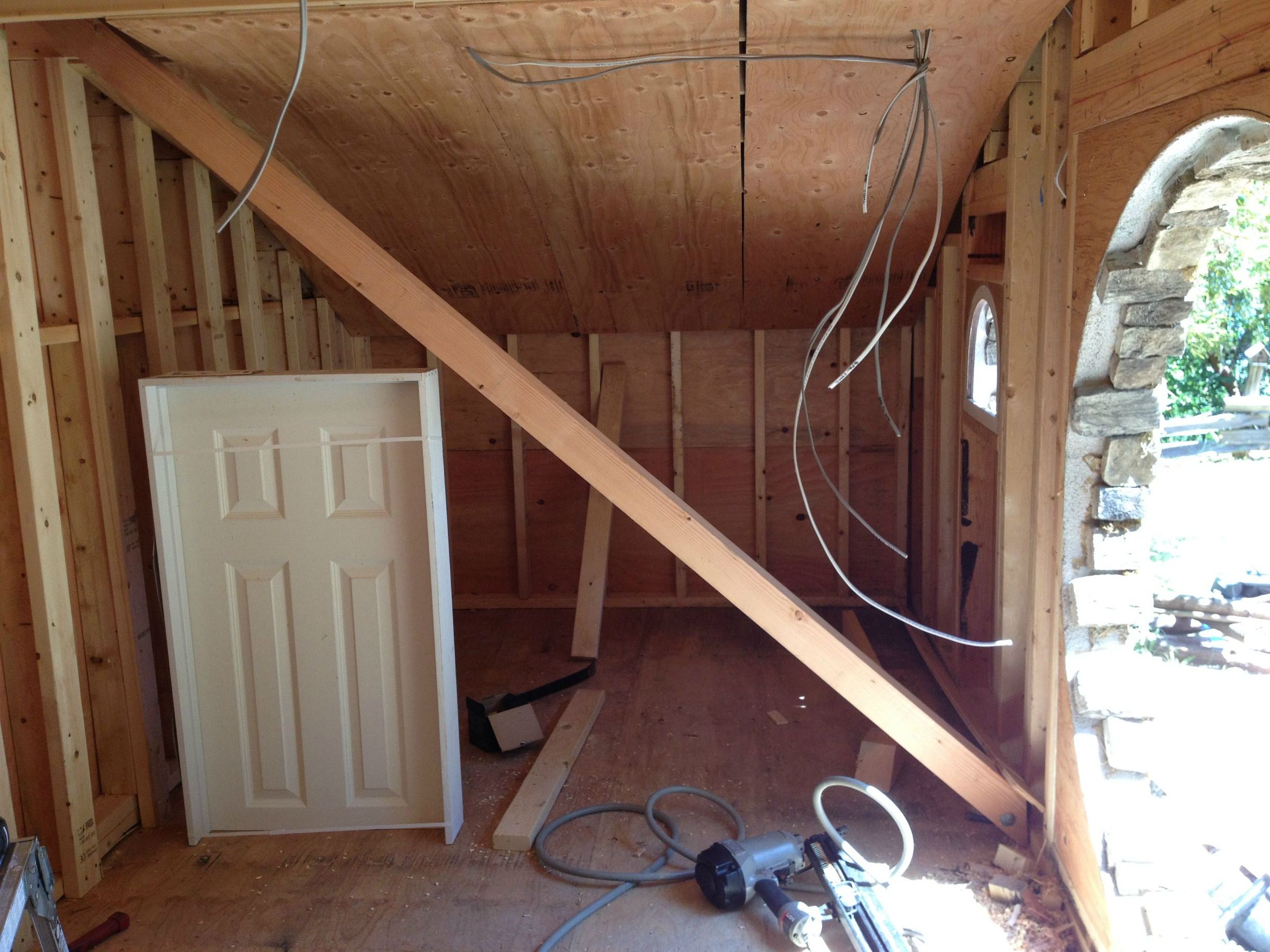 Купил до хоббита, построил домик хоббита, напился благотворительный вечер