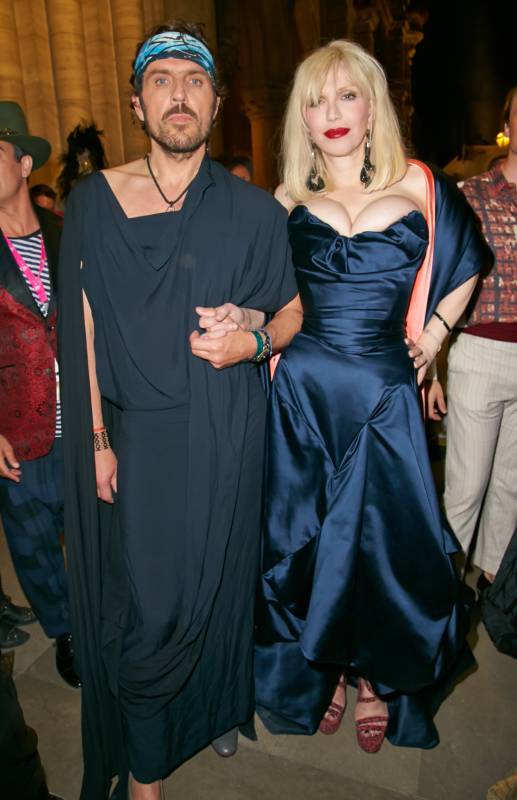 Самые нелепые наряды звёзд, безвкусно одетые звёзды