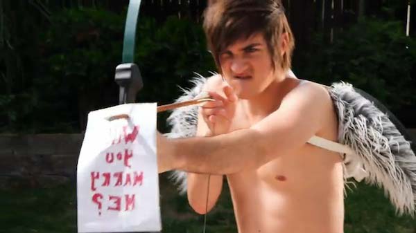 Самые странные и дурацкие предложения руки и сердца, какие себе можно только представить нелепые предложения руки, дурацкие предложения замуж, странное руки и сердца