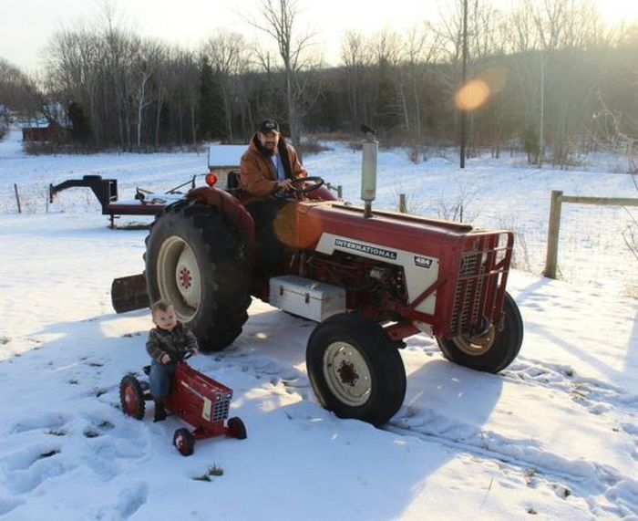 отцы и дети фото, папы проводят время с детьми, папа играет с ребенком, папа ребенок смешное