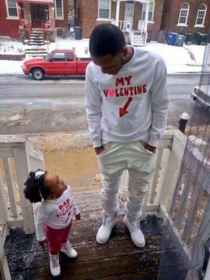 отцы и дети фото, папы проводят время с детьми, папа играет с ребенком, папа ребенок смешное