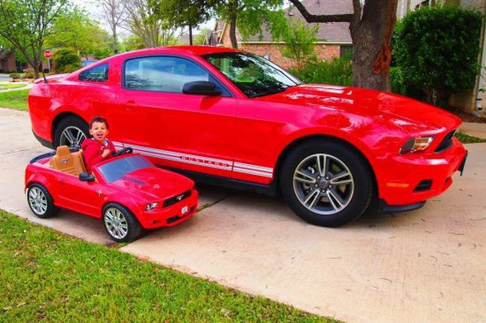 отцы и дети фото, папы проводят время с детьми, папа играет с ребенком, папа ребенок смешное