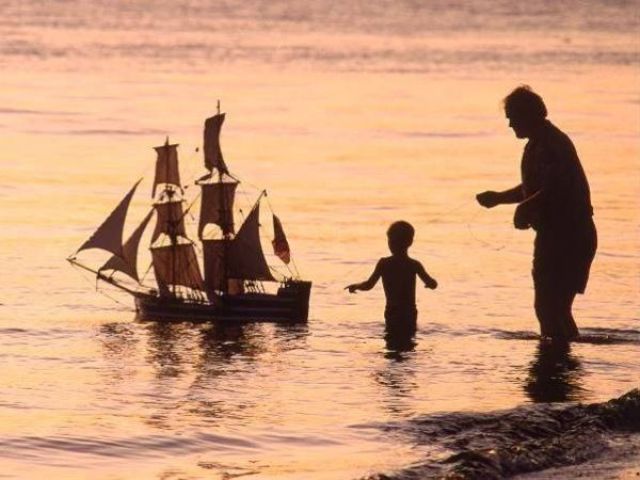 отцы и дети фото, папы проводят время с детьми, папа играет с ребенком, папа ребенок смешное