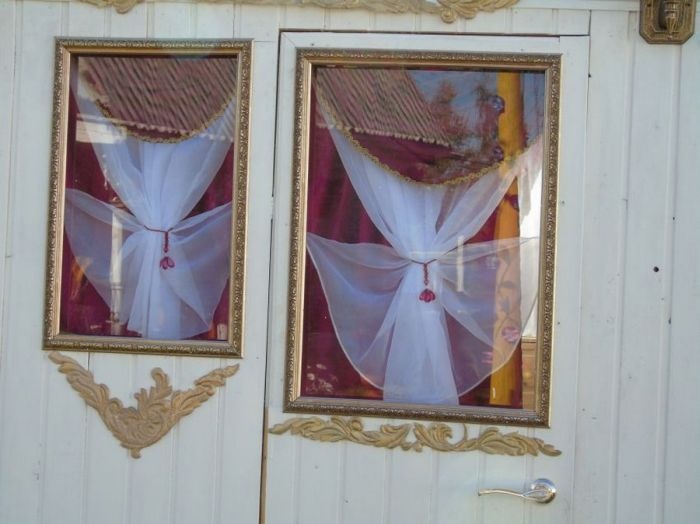 туалет в виде кареты, королевский туалет на даче