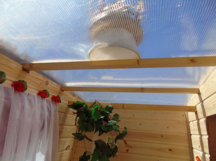 туалет в виде кареты, королевский туалет на даче