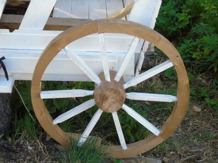 туалет в виде кареты, королевский туалет на даче