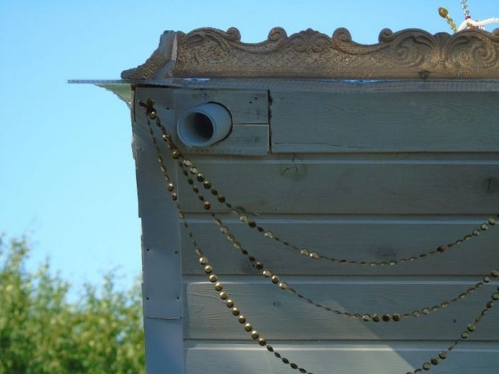 туалет в виде кареты, королевский туалет на даче