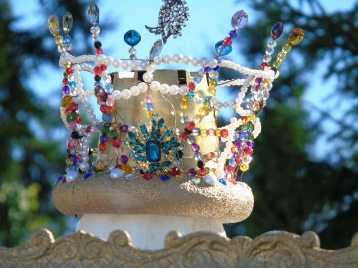 туалет в виде кареты, королевский туалет на даче