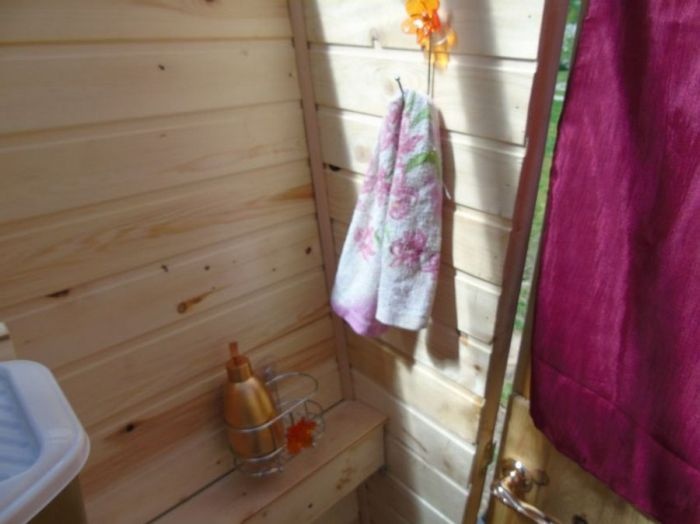 туалет в виде кареты, королевский туалет на даче