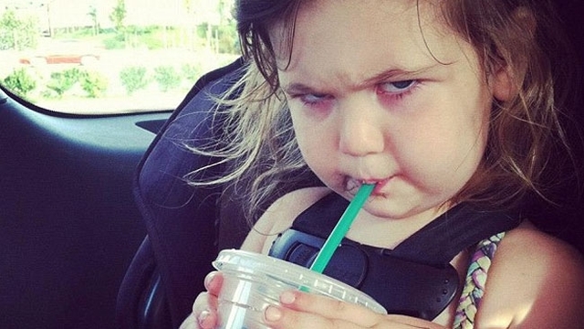 Смешные злобные детки, олицетворяющее истинное зло злобные дети, дети со злым лицом, злые дети