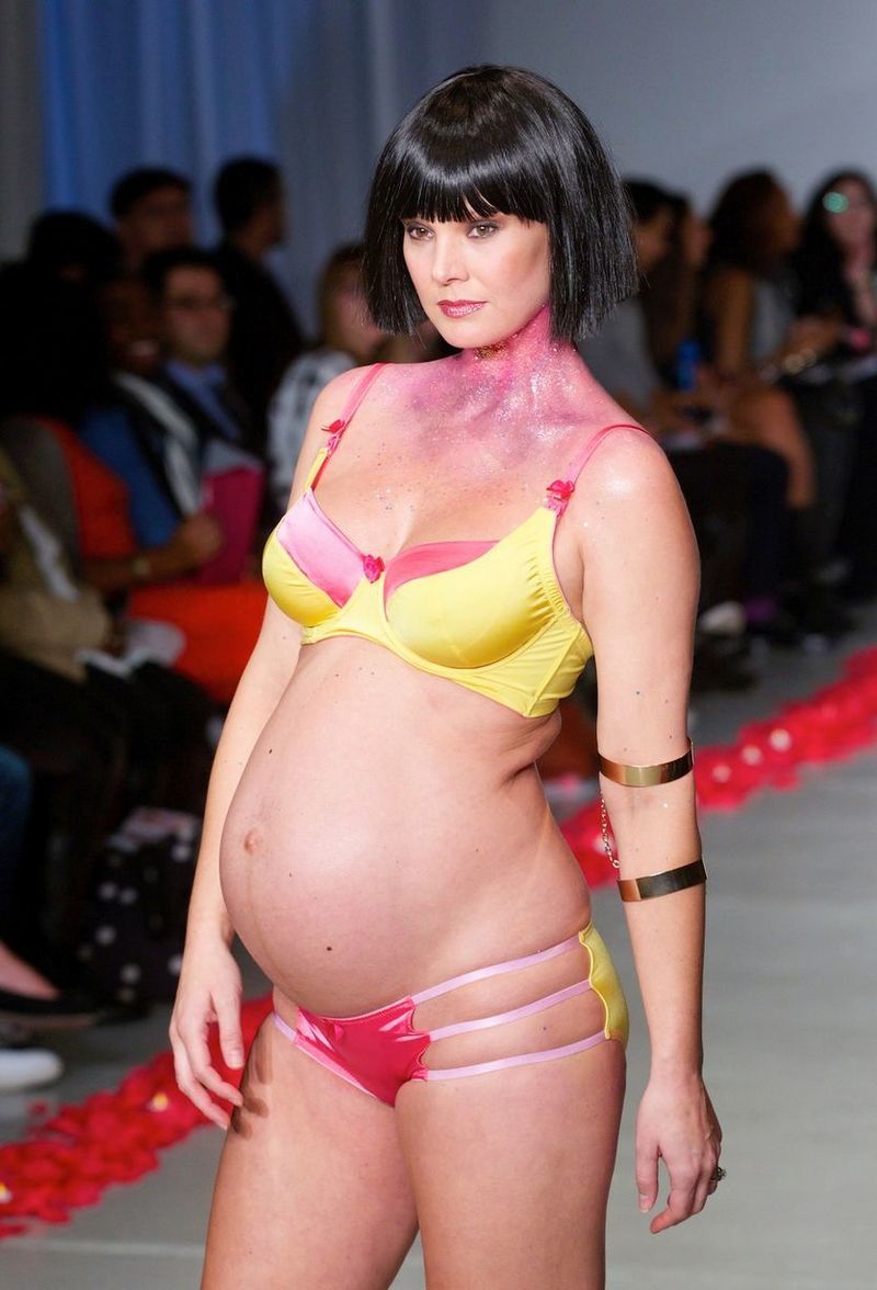 Беременные модели щеголяют в нижнем белье на неделе моды в Нью-Йорке You! Lingerie, Uyo Okebie-Eichelberger, нижнее бельё для беременных