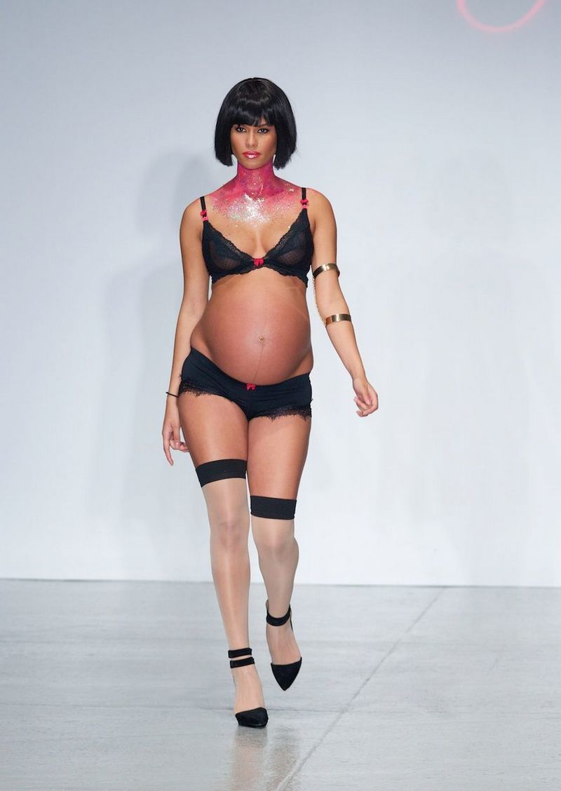 Беременные модели щеголяют в нижнем белье на неделе моды в Нью-Йорке You! Lingerie, Uyo Okebie-Eichelberger, нижнее бельё для беременных