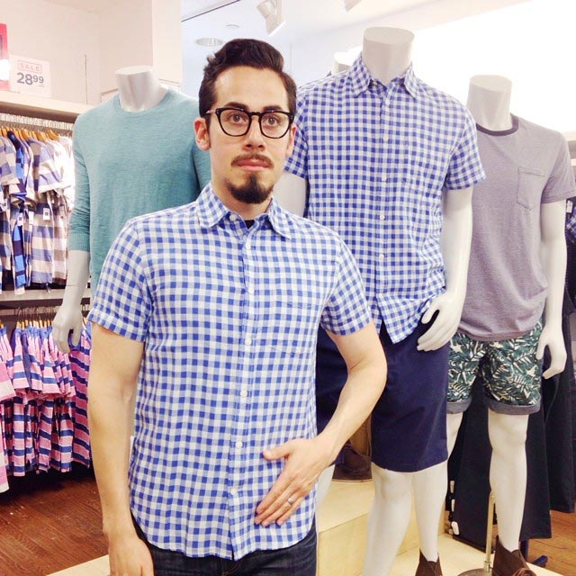 парень превращается в манекен, Стив Венегеас, Steve Venegas, парень становится манекеном пока жена ходит по магазинам