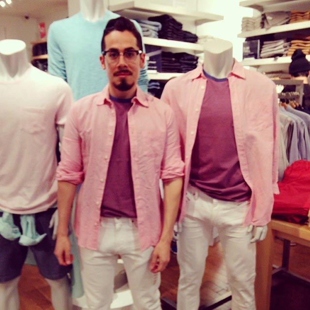 парень превращается в манекен, Стив Венегеас, Steve Venegas, парень становится манекеном пока жена ходит по магазинам