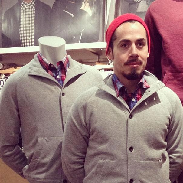 парень превращается в манекен, Стив Венегеас, Steve Venegas, парень становится манекеном пока жена ходит по магазинам