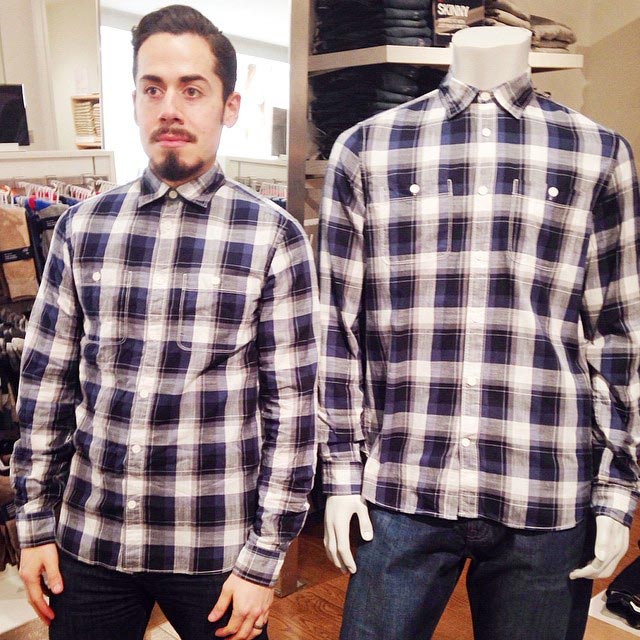 парень превращается в манекен, Стив Венегеас, Steve Venegas, парень становится манекеном пока жена ходит по магазинам