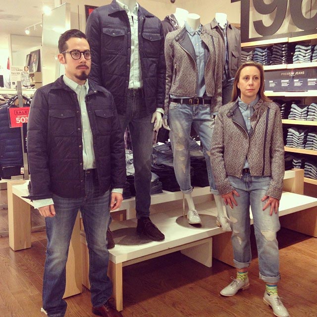 парень превращается в манекен, Стив Венегеас, Steve Venegas, парень становится манекеном пока жена ходит по магазинам