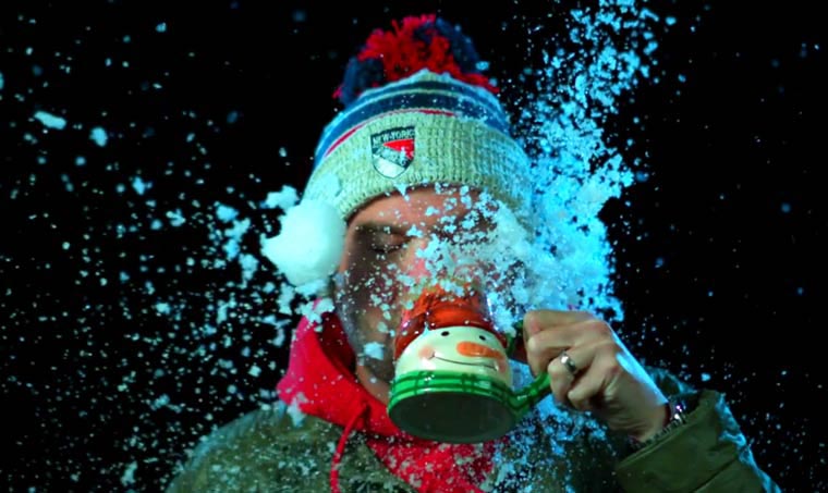 снежки в лицо видео, снежки в лицо в замедленной съемке, снежный расстрел, снежком в лицо