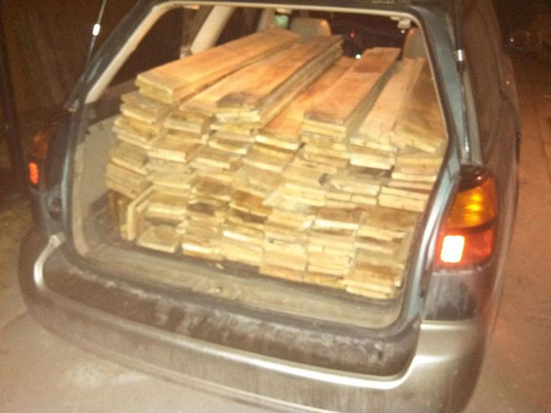 паркет из старых поддонов, семя превратила старые поддоны в паркет, паркетные доски из старых поддонов