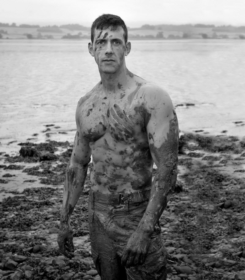 Фотосессия сексуальных морских пехотинцев для благотворительного календаря «Go Commando