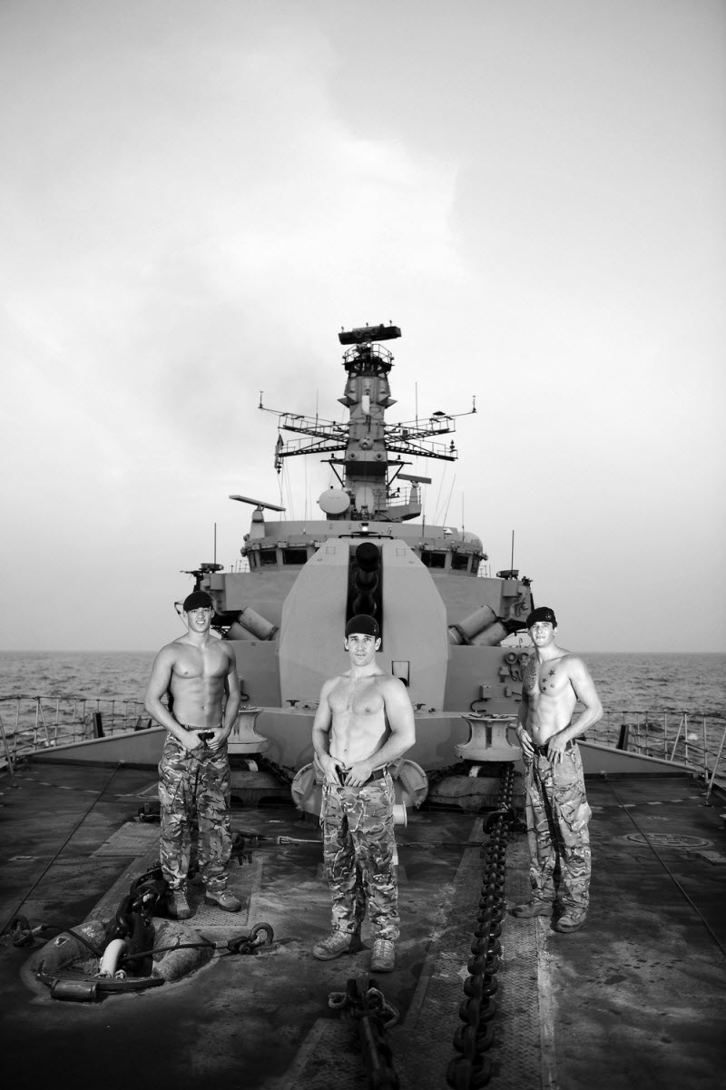 Фотосессия сексуальных морских пехотинцев для благотворительного календаря «Go Commando