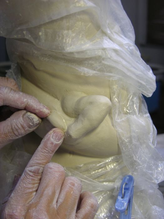 Изготовление керамической вазы, сосуд боли, скульптор Джонсон Цанг, Johnson  Tsang, мастер класс скульптор