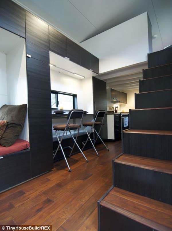 Семья устала от ипотечных счетов и построила свой дом всего за 22000 $ построили свой дом, бросили ипотеку и построили дом, семья построила дом 22000 долларов