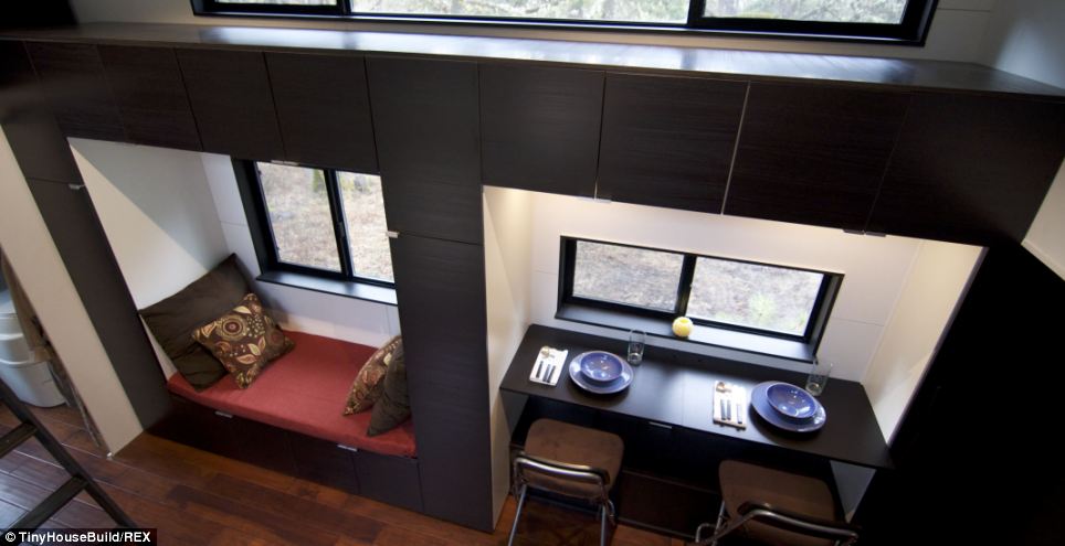 Семья устала от ипотечных счетов и построила свой дом всего за 22000 $ построили свой дом, бросили ипотеку и построили дом, семья построила дом 22000 долларов