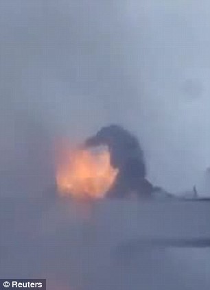 японец поджег себя, японец сжег на мосту, мужчина поджег себя Токио, японец сгорел на посту, поджегсебя  в знак протеста