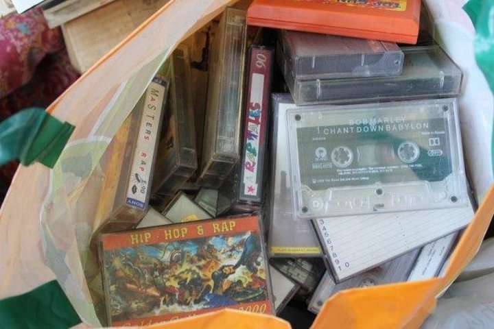 нашел вещи на балконе, убрался на балконе, вещи забытые на балконе