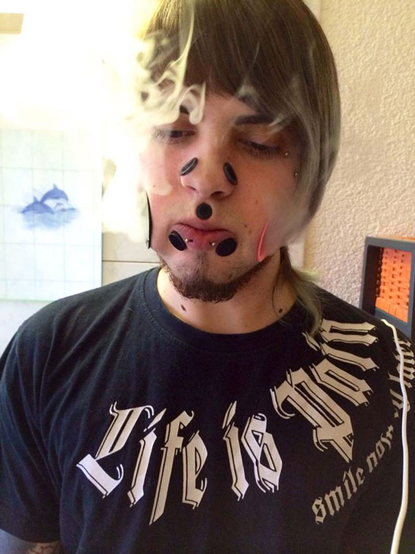 Джоэл Мигглер - парень, который вывел экстремальные модификации тела на новый уровень Джоэл Мигглер, Joel Miggler, тоннели в щеках, парень огромные дыры в щеках,